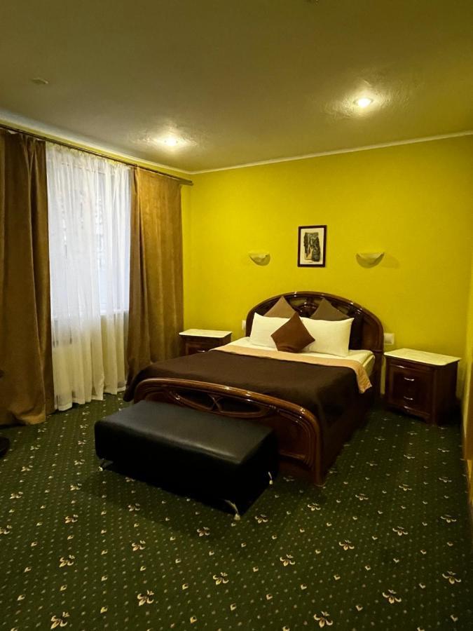 Randevu Hotel Житомир Екстериор снимка