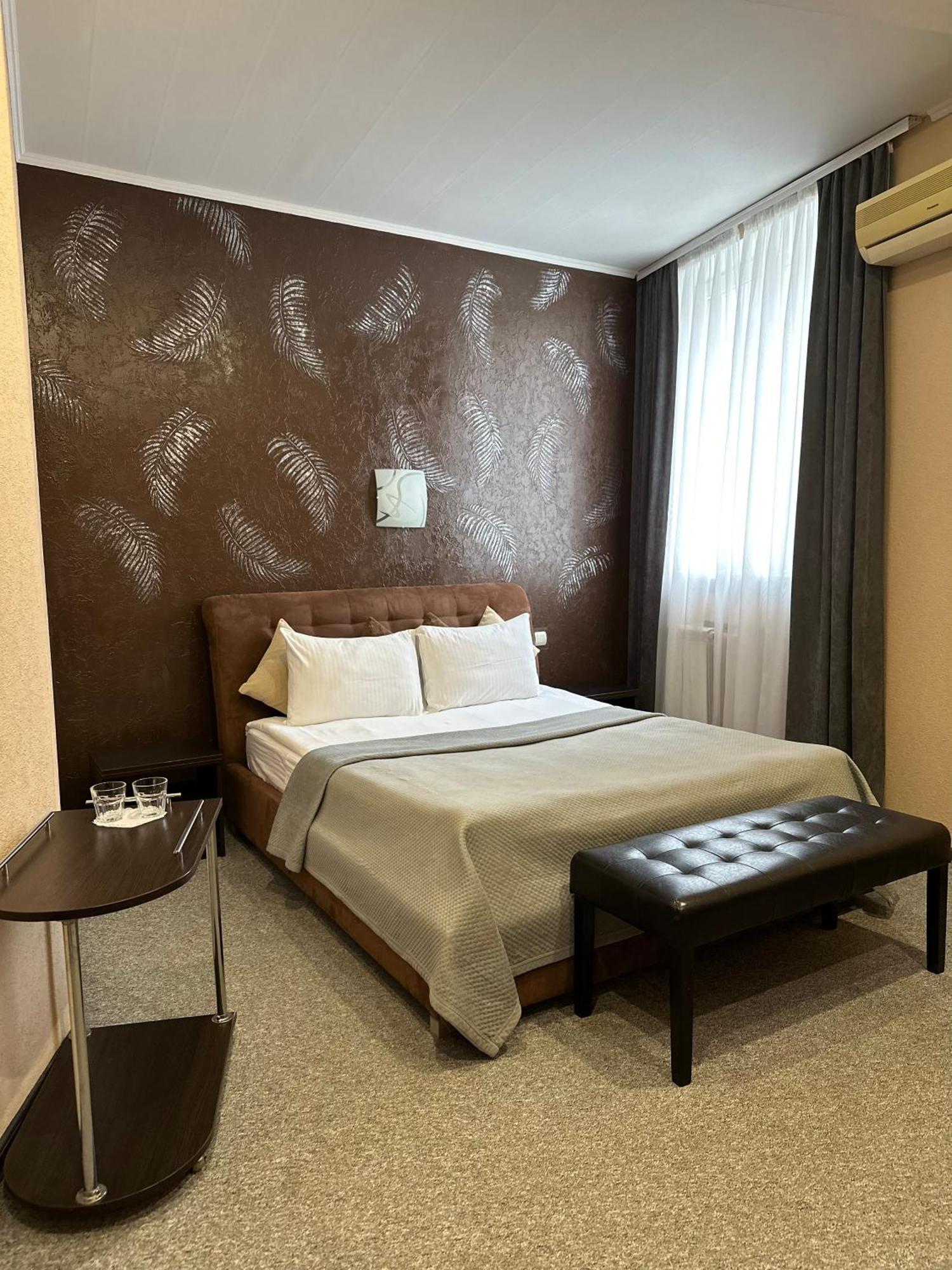 Randevu Hotel Житомир Екстериор снимка