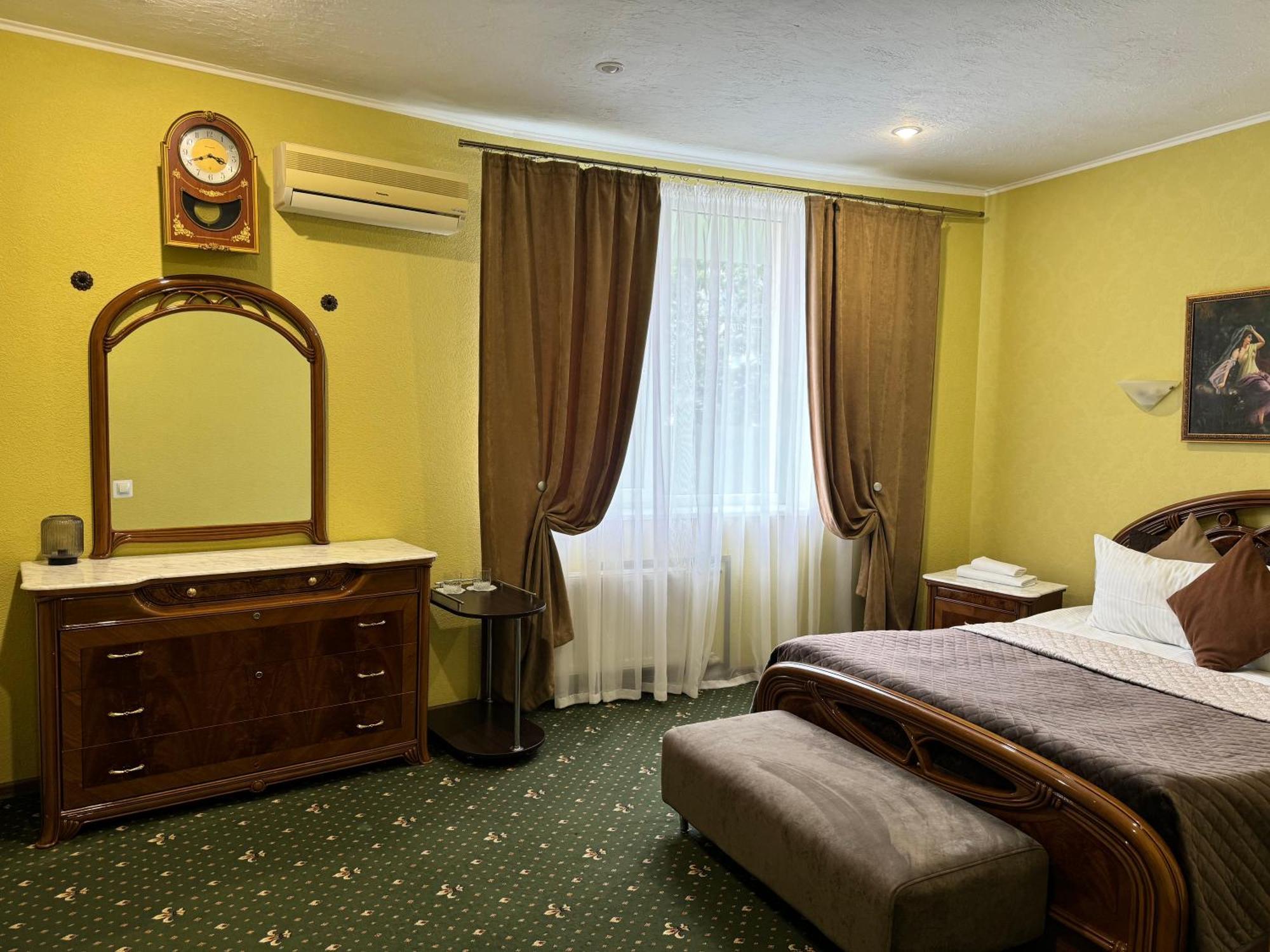 Randevu Hotel Житомир Екстериор снимка